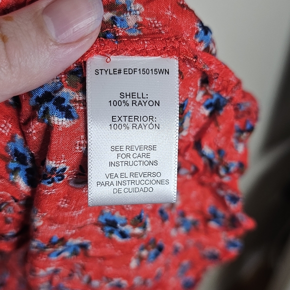 En Creme red tank top size medium - Picture 3 of 4